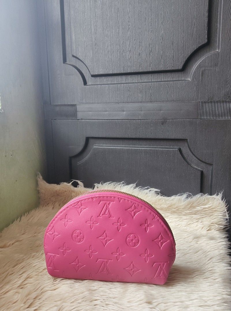 Louis Vuitton COSMETIC POUCH IN PINK MEDIUM SIZE (Category: Luxury Bags & Wallets) located in Quezon City. Submitted by kisstin18 (Listing ID 1297627253, Image 1). Description: LIKE NEW CONDITION NO CODE NAKA EMBOSSED ANG LV PINK MEDIUM SIZE SUPER GOLD NG MGA HARDWARES DI PO NAGAMIT.
