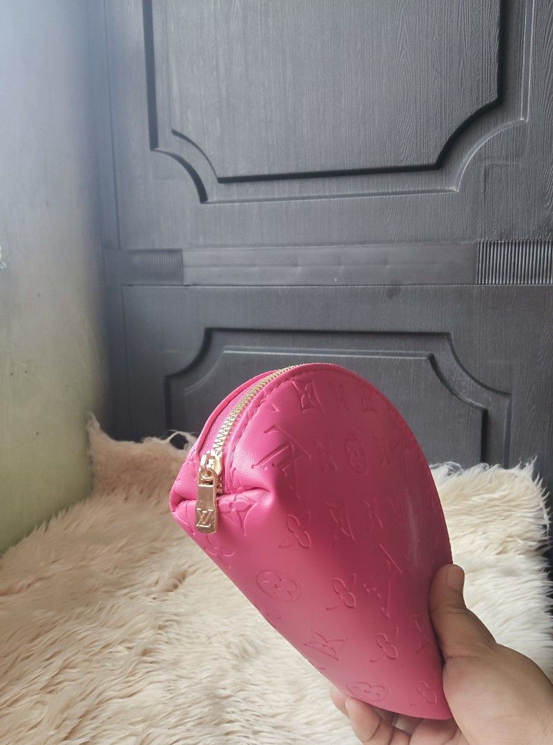 Louis Vuitton COSMETIC POUCH IN PINK MEDIUM SIZE (Category: Luxury Bags & Wallets) located in Quezon City. Submitted by kisstin18 (Listing ID 1297627253, Image 2). Description: LIKE NEW CONDITION NO CODE NAKA EMBOSSED ANG LV PINK MEDIUM SIZE SUPER GOLD NG MGA HARDWARES DI PO NAGAMIT.