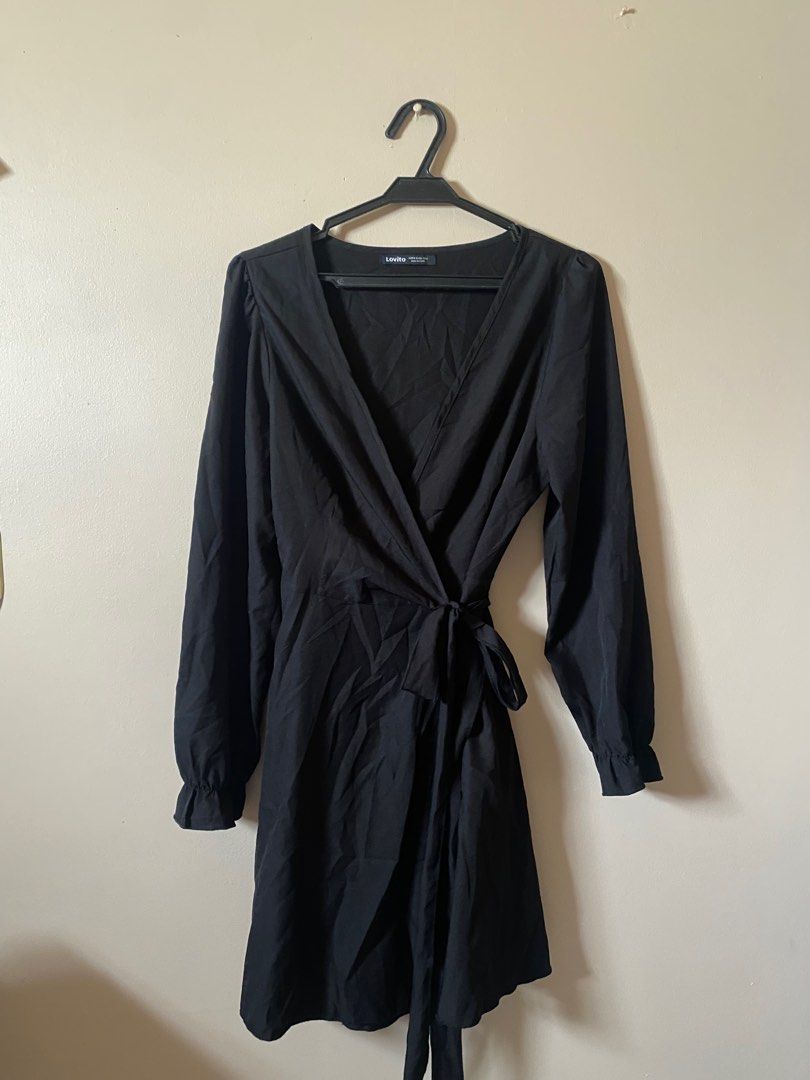 Lovito Classy Plain Wrap V Neck A Line Dress (Black) (Category: Dresses) located in Manila. Submitted by aincrz (Listing ID 1297558066, Image 2). Description: used once.