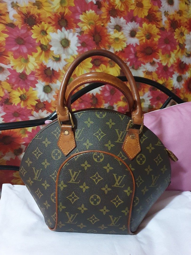Lv ellipse monogram handbag (Category: Luxury Bags & Wallets) located in Makati City. Submitted by britishheart (Listing ID 1297644698, Image 1). Description: this preloved and vintage piece of LV ellipse model is in very good condition ...no flaws..message me for more details .no sling and code..