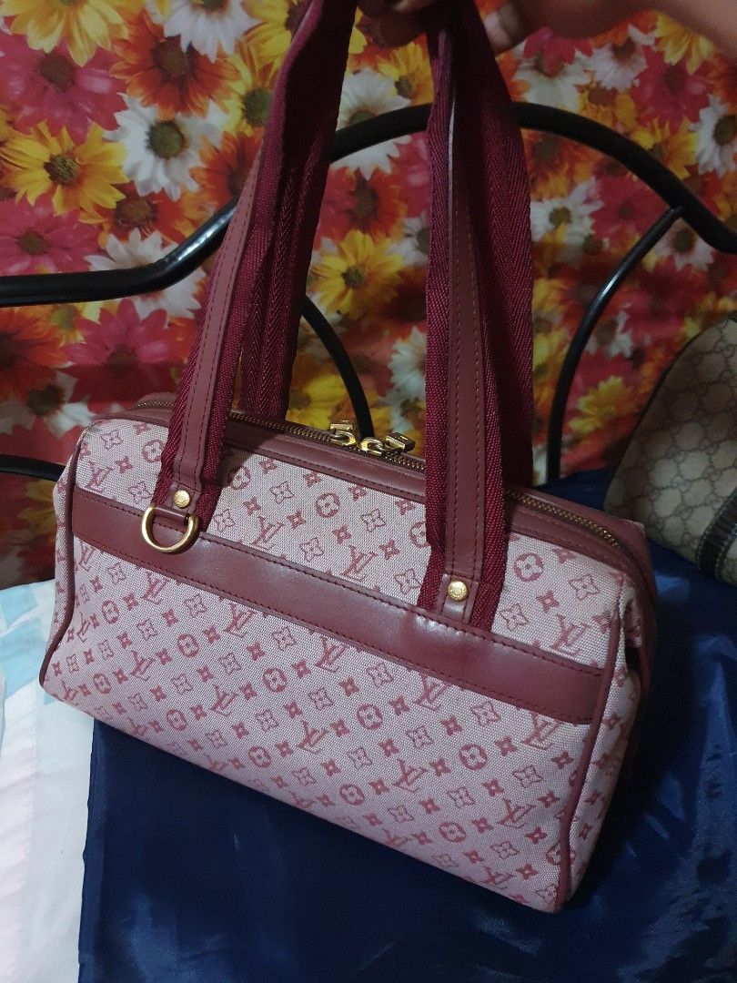 Lv minilin 30 (Category: Luxury Bags & Wallets) located in Makati City. Submitted by britishheart (Listing ID 1297648086, Image 2). Description: just message me for more details..