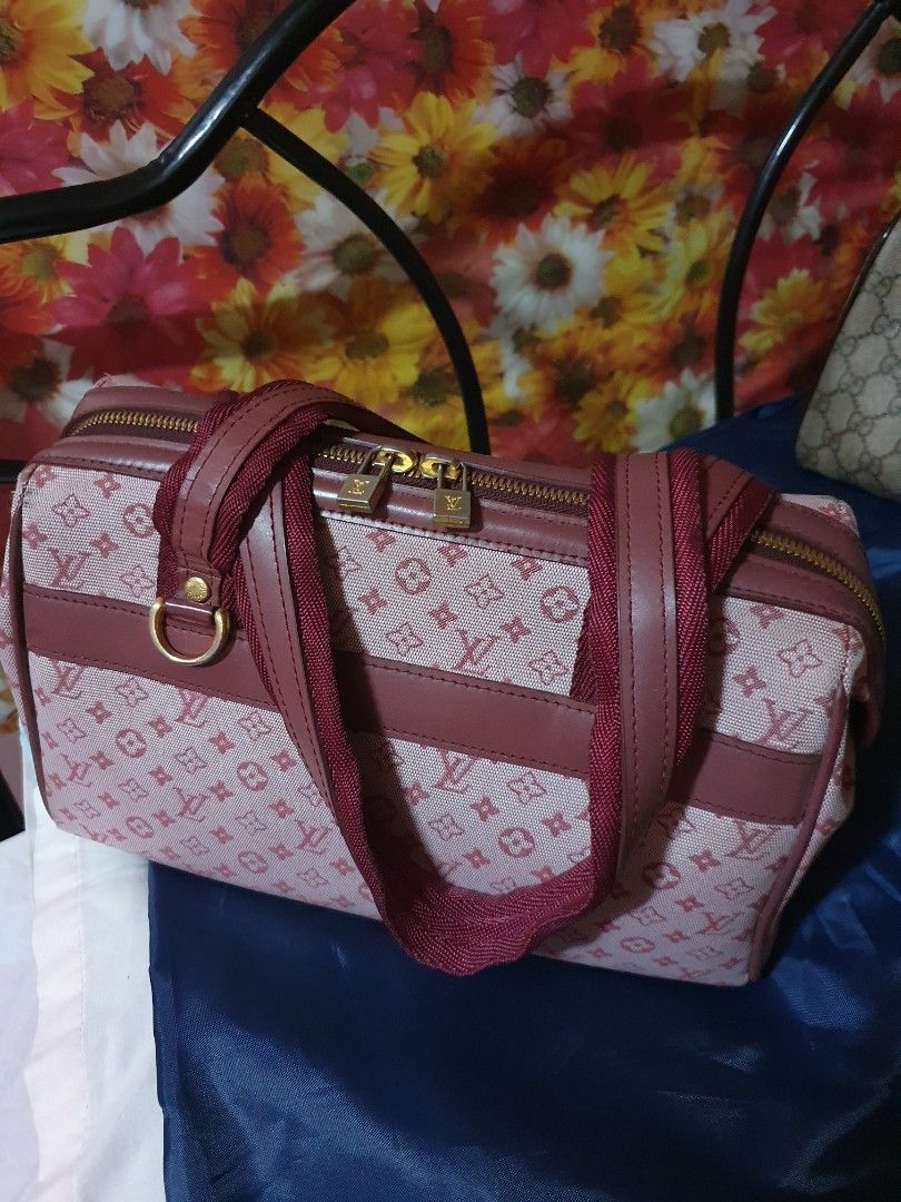 Lv minilin 30 (Category: Luxury Bags & Wallets) located in Makati City. Submitted by britishheart (Listing ID 1297648086, Image 1). Description: just message me for more details..