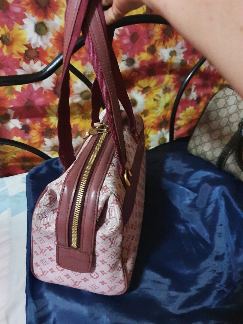 Lv minilin 30 (Category: Luxury Bags & Wallets) located in Makati City. Submitted by britishheart (Listing ID 1297648086, Image 3). Description: just message me for more details..