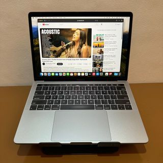 MacBook Pro 2019 w/ TouchBar