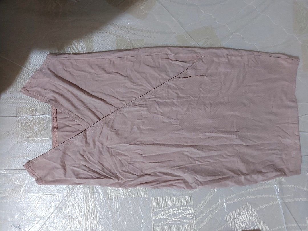 Missguided jersey nude skirt (Category: Skirts) located in Las Pinas. Submitted by s_abiera (Listing ID 1297661897, Image 3). Description: fits small color nude/pink assymetrical at the bottom jersey material.