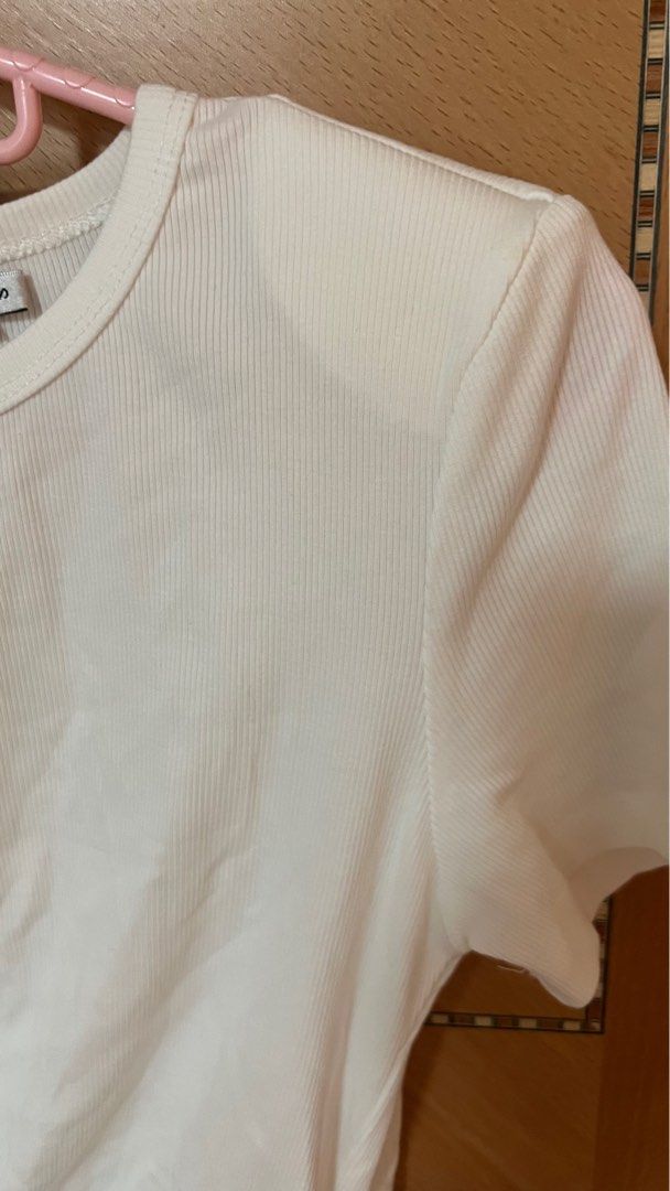 Mo （分類：T-shirt）位於 Hong Kong。 由 6pb2cmm55r 提交（商品編號 1297611292，圖片 3）。簡介： 。