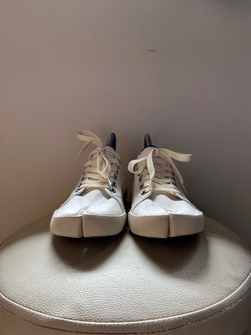 MOJO Tabi Canvas Sneakers (Category: Sneakers) located in Cagayan de Oro. Submitted by archive.picks (Listing ID 1297549528, Image 2). Description: Mojo Tabi Canvas Low-top Sneakers Margiela alternatives Size 38eu on tag or 24cm No hidden issue need clean only, no sole sep pair is on good condition .