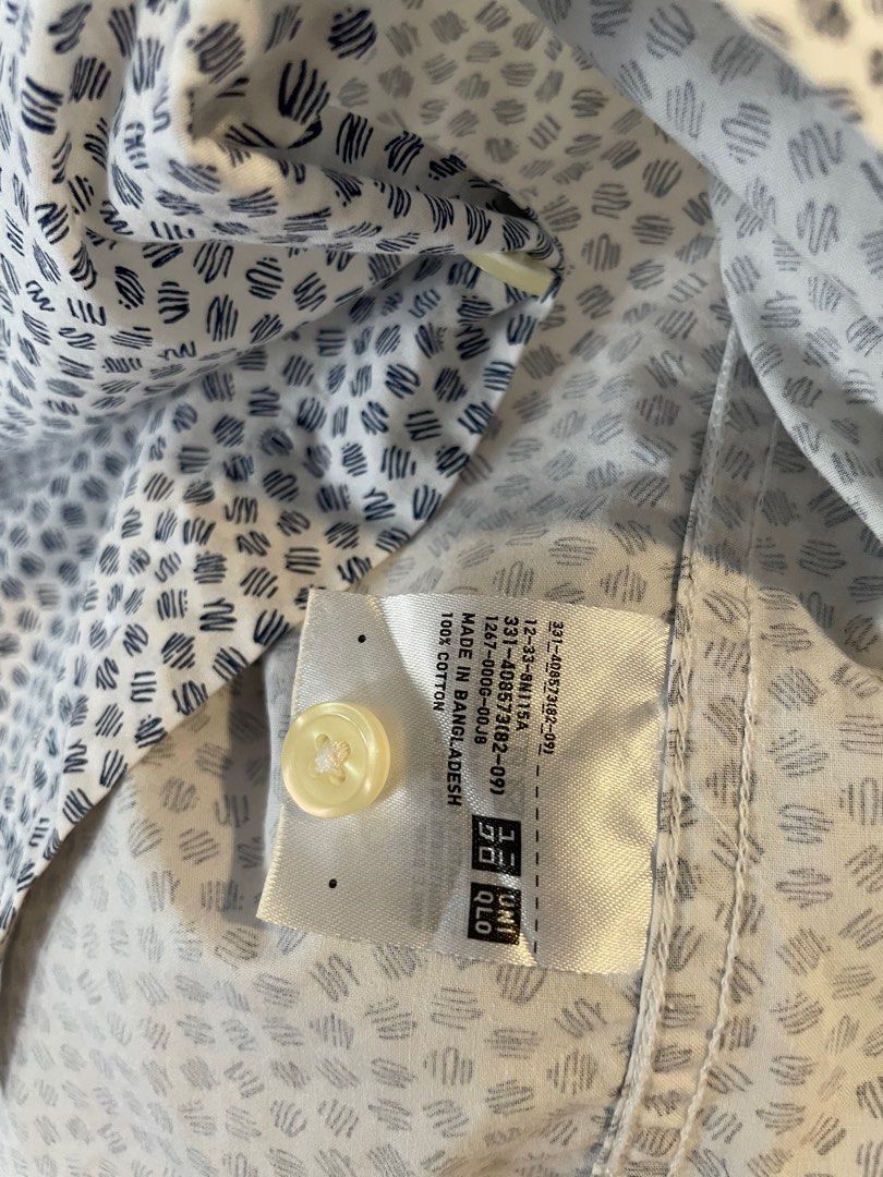 NOT THRIFTED‼️ UNIQLO (Category: Tshirts & Polo Shirts ) located in Quezon City. Submitted by shemps (Listing ID 1297542534, Image 2). Description: UNIQLO Personal Item SMALL ON TAG NO FLAWS.