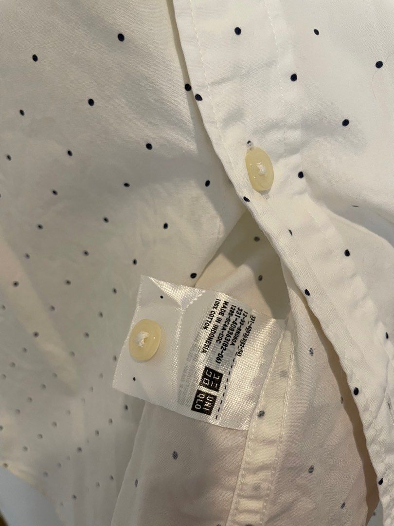NOT THRIFTED‼️UNIQLO (Category: Tshirts & Polo Shirts ) located in Quezon City. Submitted by shemps (Listing ID 1297543171, Image 3). Description: UNIQLO Personal Item SMAL ON TAG NO FLAWS.