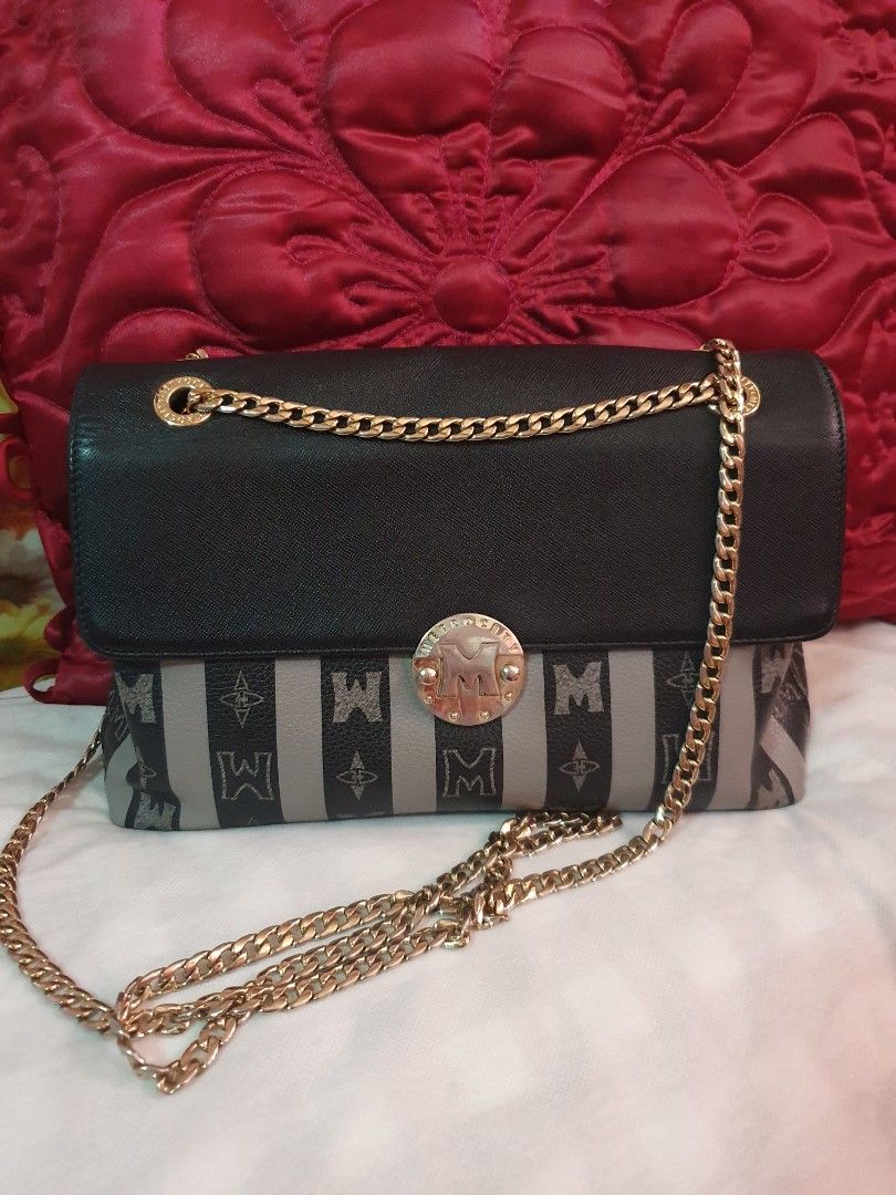 Original metrocity shoulder bag (Category: Luxury Bags & Wallets) located in Makati City. Submitted by britishheart (Listing ID 1297635237, Image 3). Description: selling my personal metrocity shoulder bag ..well cared and look like new..very elegant to wear and luxurious in actual.nice to wear in parties, nightout and can be used during casual days too..