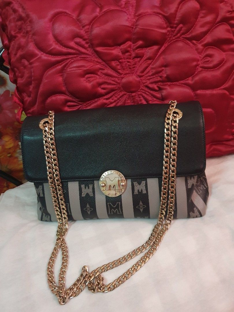 Original metrocity shoulder bag (Category: Luxury Bags & Wallets) located in Makati City. Submitted by britishheart (Listing ID 1297635237, Image 1). Description: selling my personal metrocity shoulder bag ..well cared and look like new..very elegant to wear and luxurious in actual.nice to wear in parties, nightout and can be used during casual days too..