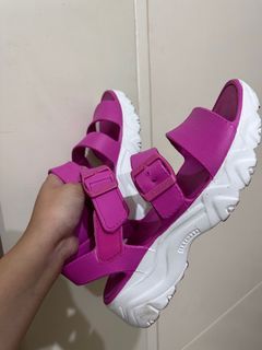 Pink Skechers Luxe Foam