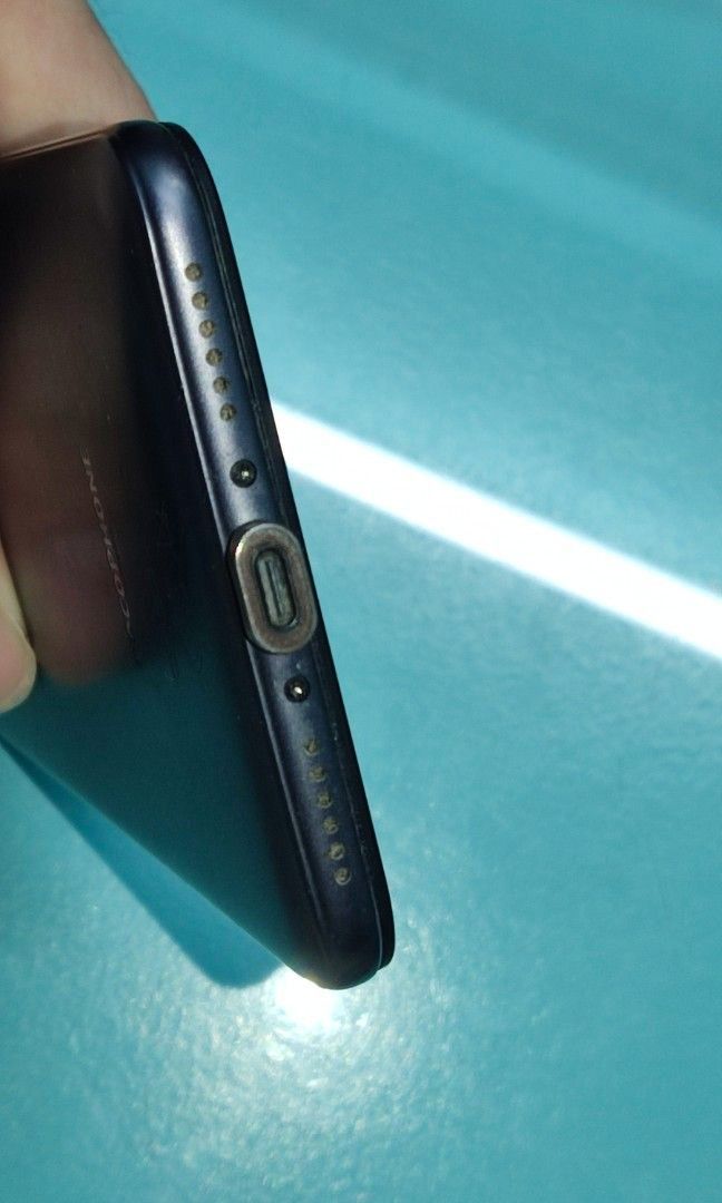 POCO F1 (Category: Xiaomi) located in Manila. Submitted by notcleverwithusernames (Listing ID 1297578478, Image 3). Description: 6GB/128GB Battery can last a day on normal usage No scratches on front screen, minor scratches on the bottom Charging port has an issue (used a magnetic cord instead) Original charger included with the magnetic cord.