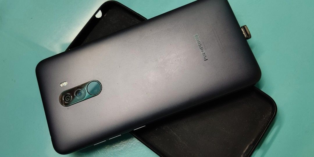 POCO F1 (Category: Xiaomi) located in Manila. Submitted by notcleverwithusernames (Listing ID 1297578478, Image 1). Description: 6GB/128GB Battery can last a day on normal usage No scratches on front screen, minor scratches on the bottom Charging port has an issue (used a magnetic cord instead) Original charger included with the magnetic cord.
