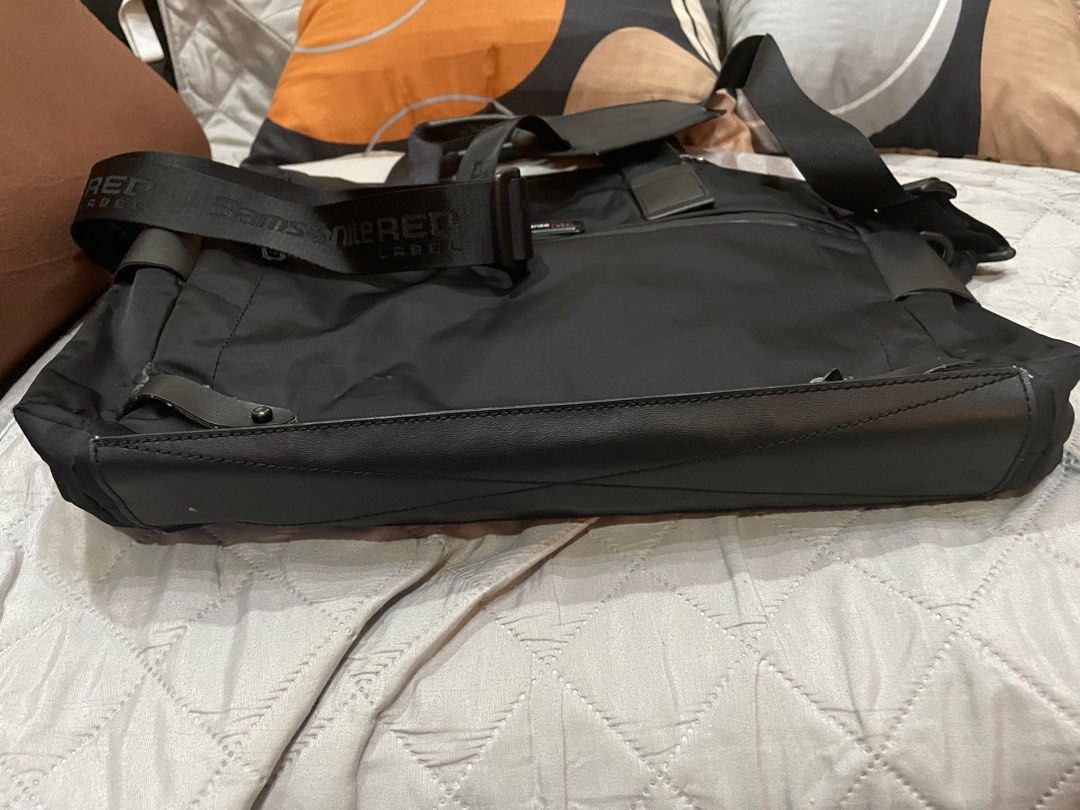 Samsonite Red Label Laptop Bag (Category: Sling Bags) located in Caloocan City. Submitted by rtariman (Listing ID 1297552476, Image 3). Description: Samsonite Red Label Laptop Bag Signs of usage Negotiable for sure buyer.