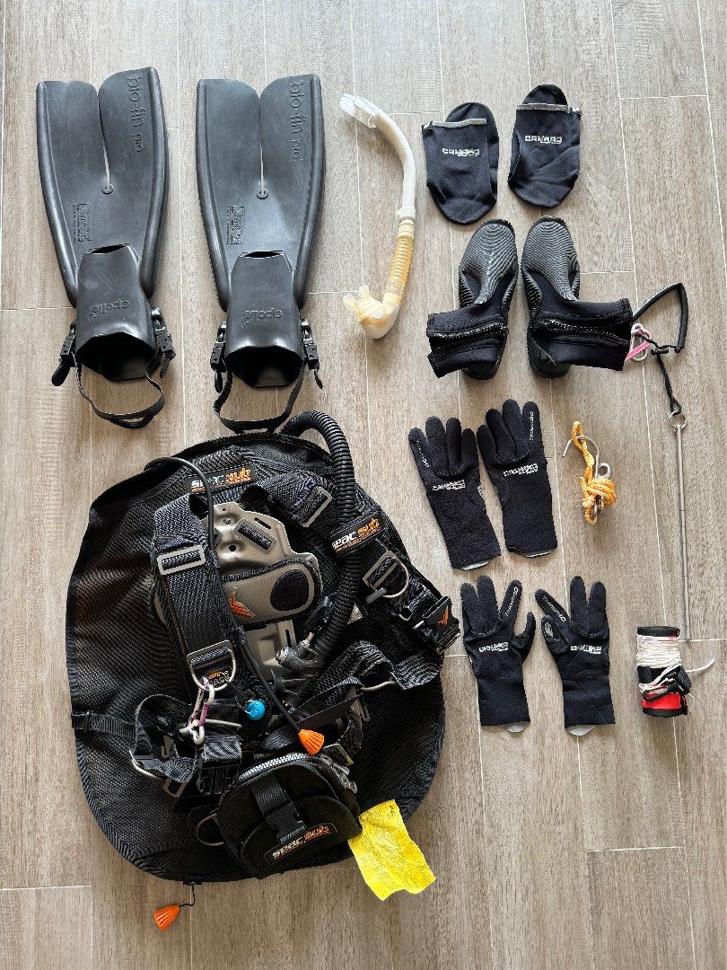 Scuba diving set - BCD back plate, fins, booties, gloves, pointy