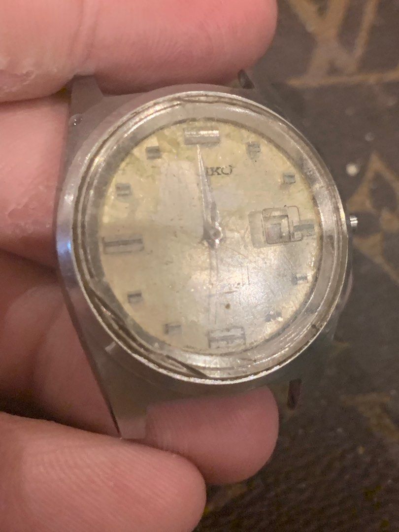 Seiko Vintage Manual Winding For Restoration (Category: Luxury Watches) located in Manila. Submitted by moneymann888 (Listing ID 1297621609, Image 1). Description: sf buyer shoulder Seiko Vintage 992616 Manual Winding Honest issue crystal lost crown and mechanism not working For Restoration as is where is No Refund purcahse.