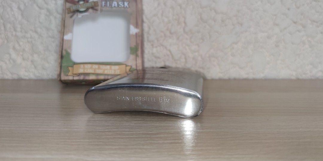 Stainless Hip Flask (Category: Cookware & Accessories) located in Manila. Submitted by pms002 (Listing ID 1297562035, Image 2). Description: 11.5cm tall.