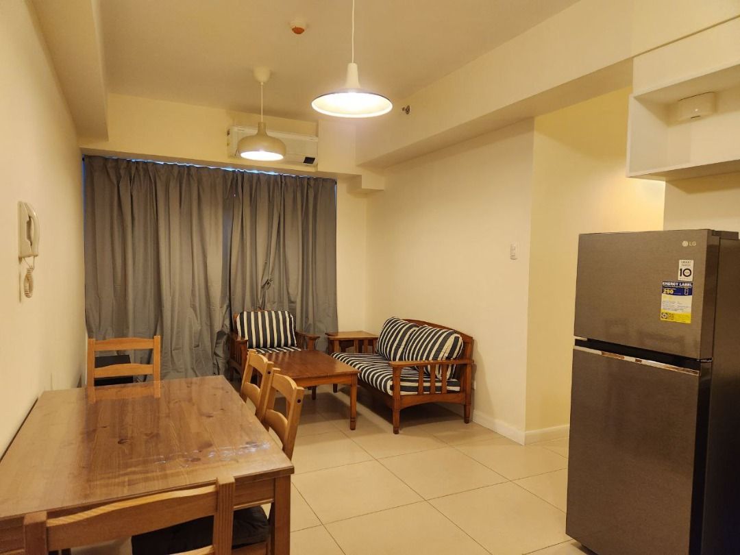 The Vantage at Kapitolyo 2BR Unit for Rent (Category: Apartments & Condos) located in Quezon City. Submitted by michael_78 (Listing ID 1297534038, Image 1). Description: East Tower Furnitures and appliances all brand new Area: 70sqm 18th floor With Balcony With 1 Parking Slot Minimum 1 year lease For any inquiries, please call/text 0917-818-5960.