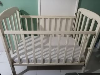 Wooden Adjustable Crib