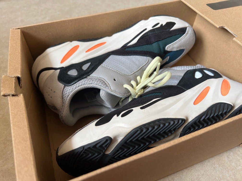 Yeezy 700 wave runner, 男裝, 鞋, 波鞋- Carousell