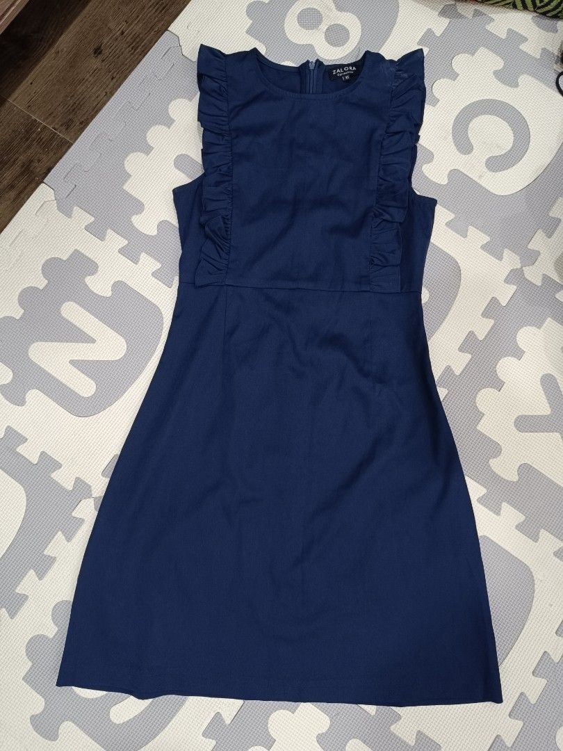 ZALORA Navy Blue Ruffle Dress (Category: Dresses) located in San Fernando. Submitted by absiti (Listing ID 1297574052, Image 1). Description: ZALORA Navy Blue Ruffle Dress Size XS on tag Nice fit, will give your body a curve. Perfect for the cute office look :).