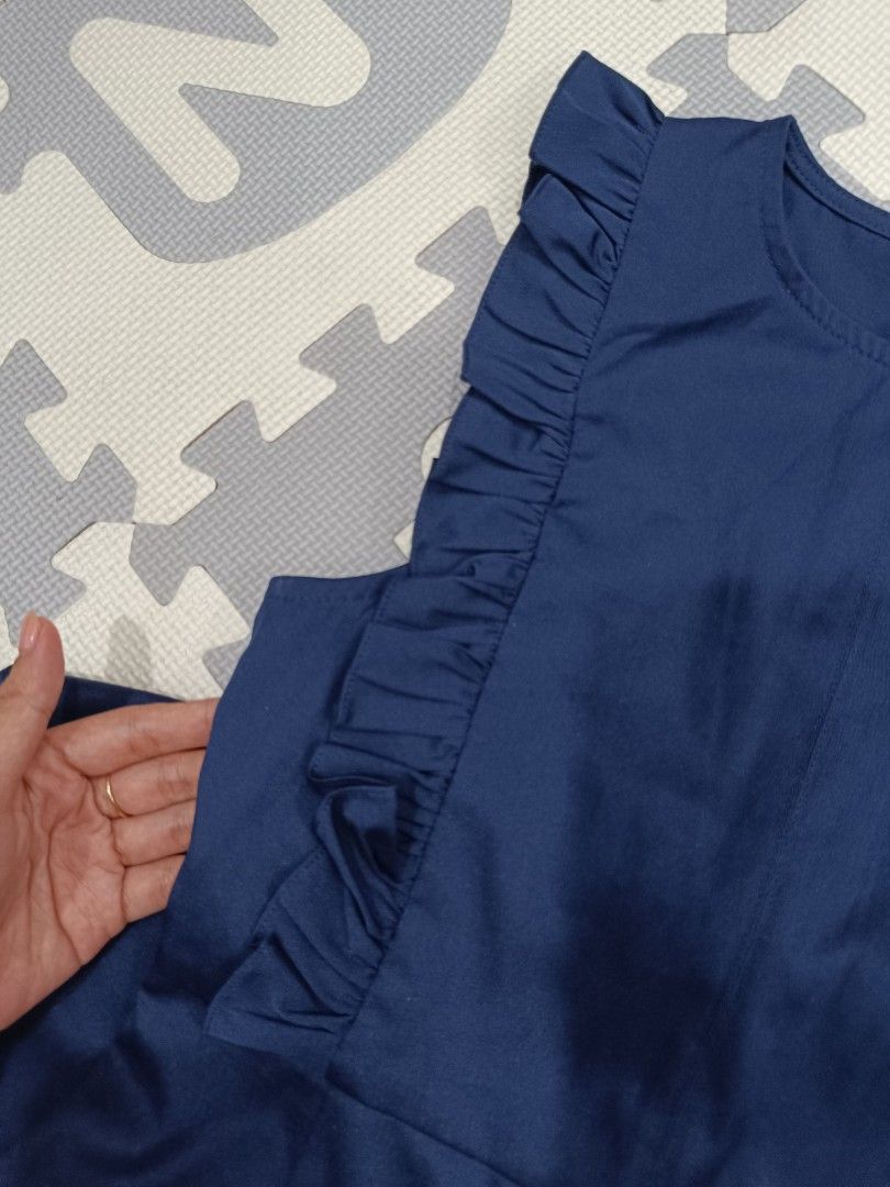 ZALORA Navy Blue Ruffle Dress (Category: Dresses) located in San Fernando. Submitted by absiti (Listing ID 1297574052, Image 3). Description: ZALORA Navy Blue Ruffle Dress Size XS on tag Nice fit, will give your body a curve. Perfect for the cute office look :).