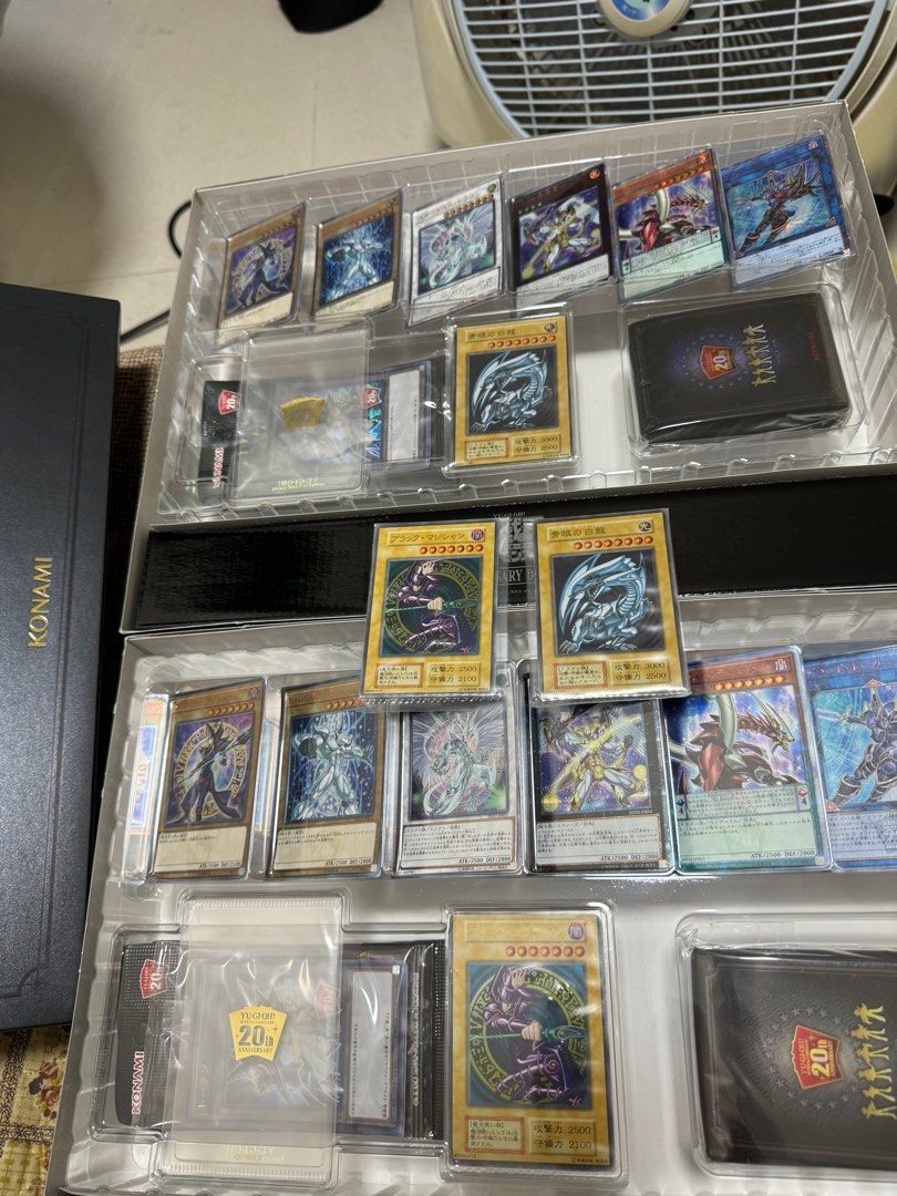 遊戲王卡20 週年決鬥者周年紀念禮盒不鏽鋼(青眼白龍/黑魔導士）盒