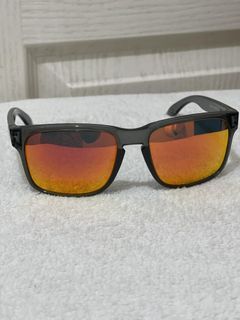 💯 Authentic Oakley Holbrook polarized sunglasses