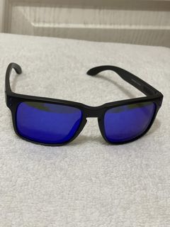 💯 Authentic Oakley Holbrook sunglasses