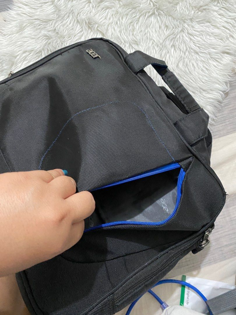 Acer Laptop Bag (Category: Laptop Bags & Sleeves) located in Quezon City. Submitted by heyjoneey (Listing ID 1297678454, Image 2). Description: Acer Laptop Bag Please see photo No other inclusions.