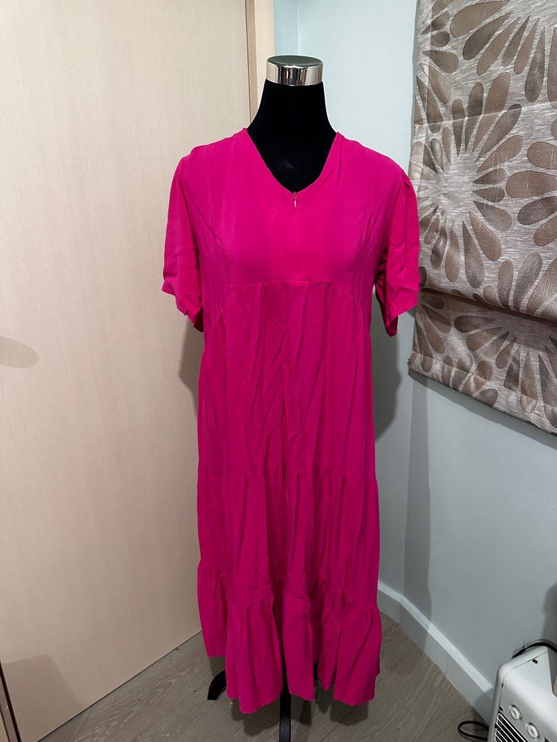 Bfeeding Mum x RPB: Paula (Category: Maternity wear) located in Quezon City. Submitted by littlemissmamiii (Listing ID 1297797989, Image 2). Description: Can be maternity dress too. Easy breastfeeding access with zipper in front. Has small loose thread but barely noticeable. Size 2. .