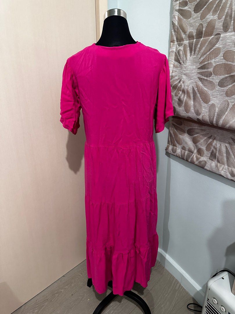 Bfeeding Mum x RPB: Paula (Category: Maternity wear) located in Quezon City. Submitted by littlemissmamiii (Listing ID 1297797989, Image 3). Description: Can be maternity dress too. Easy breastfeeding access with zipper in front. Has small loose thread but barely noticeable. Size 2. .