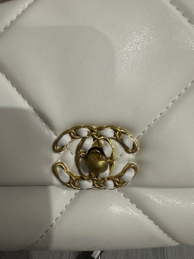 Chanel Flap Bag (Category: Luxury Bags & Wallets) located in Makati City. Submitted by luxedeclutter (Listing ID 1297773285, Image 3). Description: Comes with Dust bag.