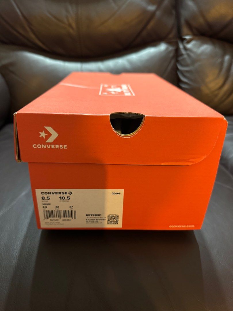Converse （分類：便服鞋）位於 Hong Kong。 由 swiftstar222 提交（商品編號 1297769360，圖片 6）。簡介： Chuck Hacked heel OX, US 8.5, meet at Tuen Ma stations。