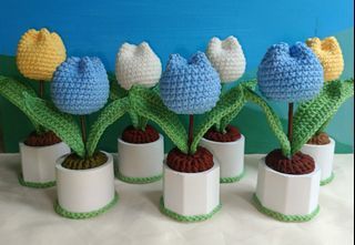 Crochet potted flowers