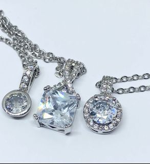 Diamond classic design necklace with box