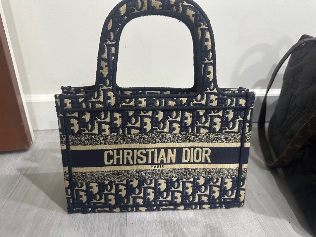 Dior Book Tote Small (Category: Tote Bags) located in Makati City. Submitted by luxedeclutter (Listing ID 1297772845, Image 2). Description: Class A Quality.