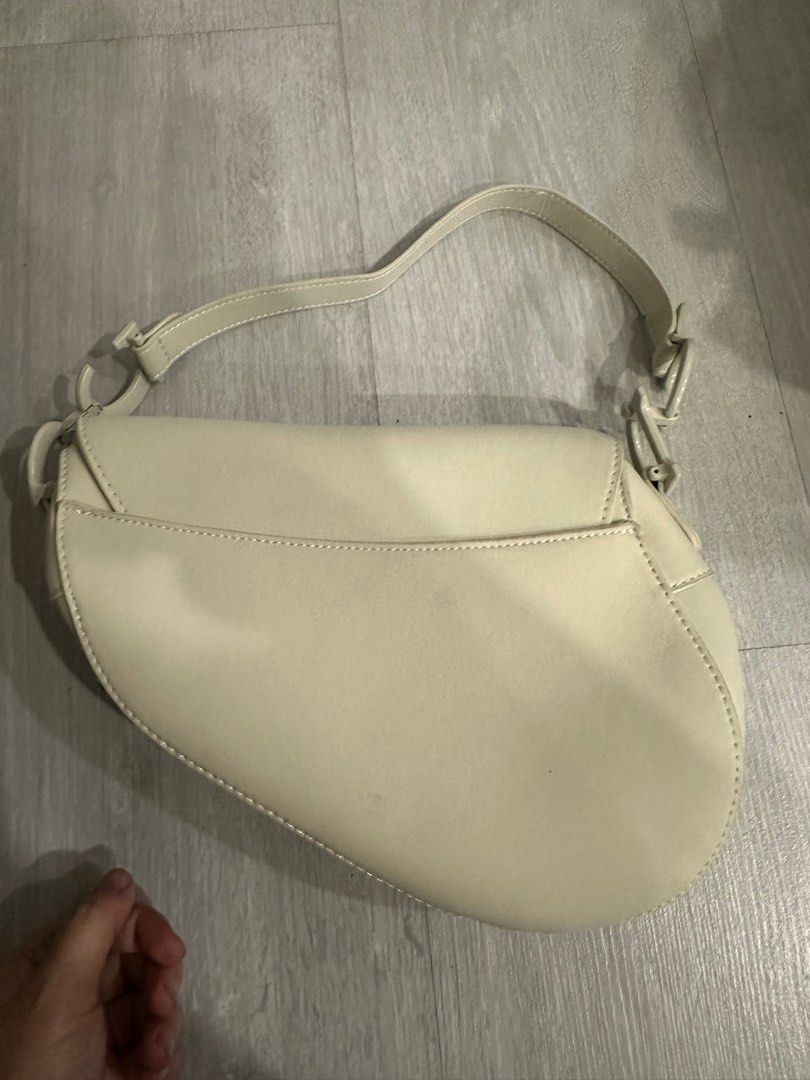 Dior Saddle Bag (Category: Shoulder Bags) located in Makati City. Submitted by luxedeclutter (Listing ID 1297772997, Image 2). Description: Comes with dust bag and Box.