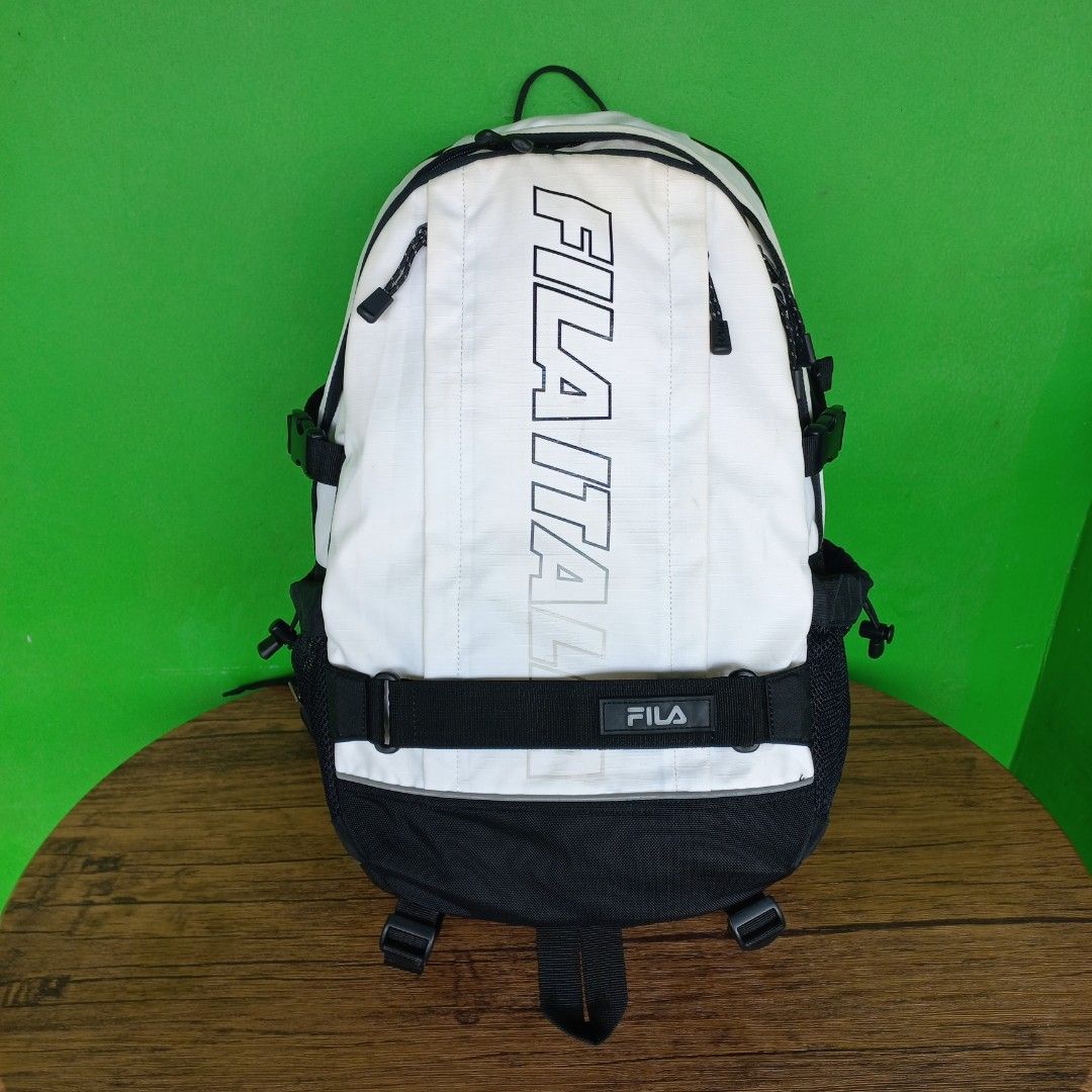 Fila BTS Backpack Carbon 28 L Fesyen Pria Tas Dompet Ransel di Carousell
