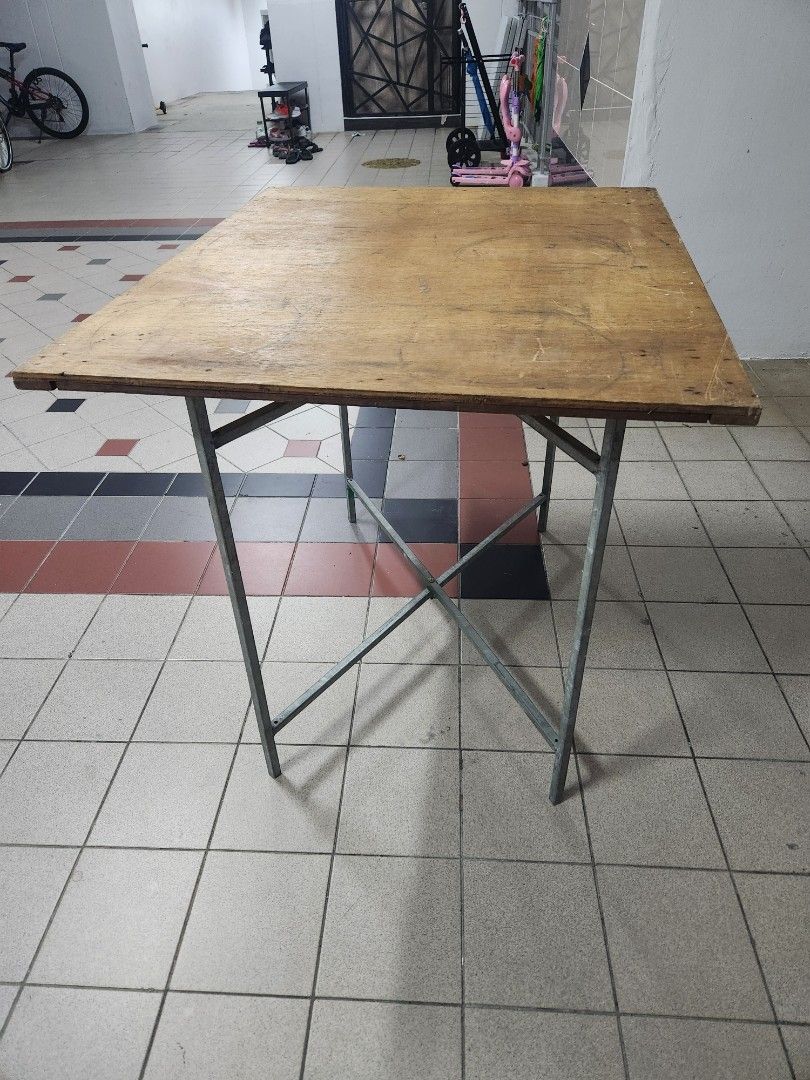 Foldable Table (Category: Tables & Sets) located in Singapore. Submitted by extravaganza_sg (Listing ID 1297787174, Image 1). Description: .