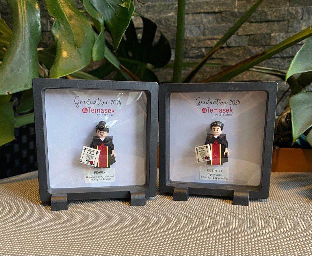 Graduation gifts [Customised Temasek Poly graduation figurine in PE ...