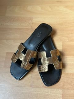 (Category: ) located in . Submitted by mercuryauthenticluxury (Listing ID 1297780786, Image 1). Description: .