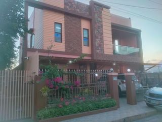 HOUSE & LOT  MILFLORES STREET GREENWOODS