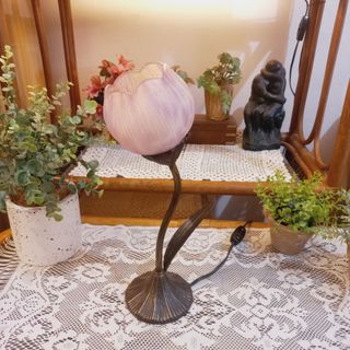 Hoya glass tulip lamp cast iron base