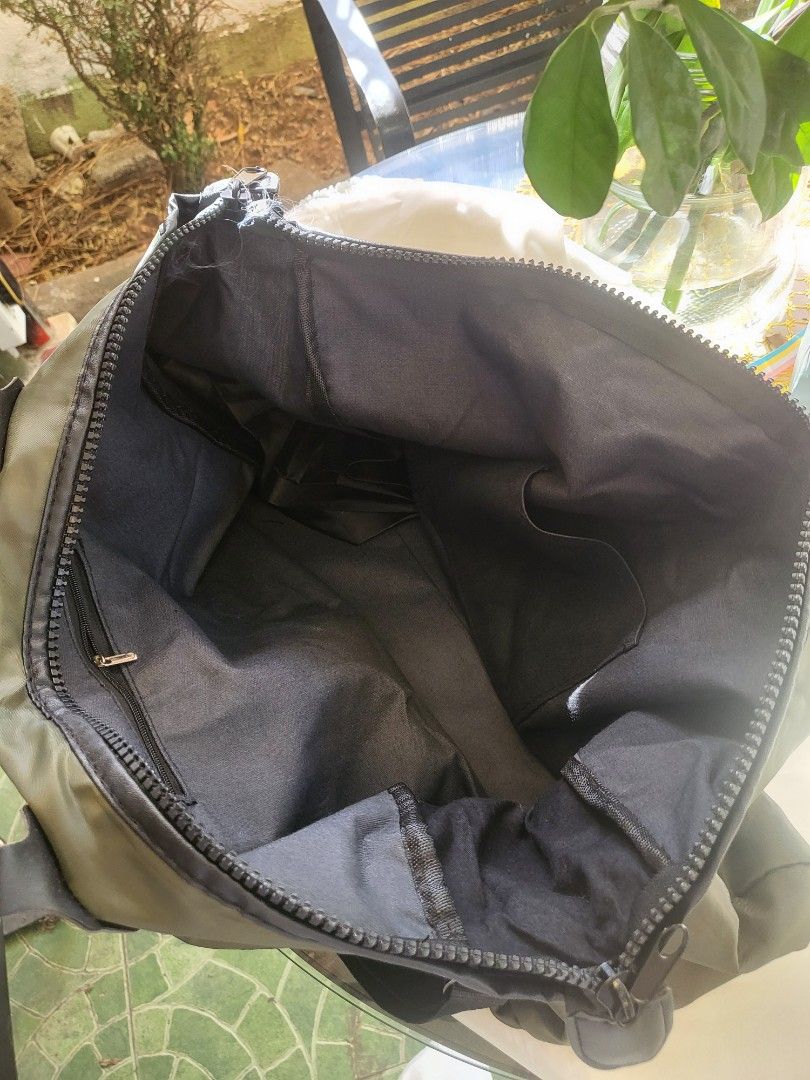 Layas Bag! Weekendee bag (Category: Luxury Bags & Wallets) located in Paranaque City. Submitted by shopnsaveph (Listing ID 1297760800, Image 2). Description: naku madami ka talagang magagawa at malalagay dito..