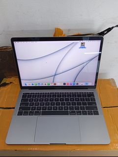 MacBook pro 2017 model 13.3 inch 21krush