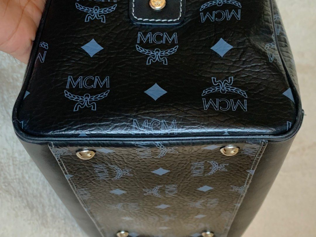 MCM Boston Medallion (Medium Size) (Category: Luxury Bags & Wallets) located in Cavite. Submitted by belle.envie (Listing ID 1297764865, Image 3). Description: ✔︎💯Authentic MCM Boston Bag Medallion ✔︎💯No flaws ✔︎💯Good as New ✔︎💯 No Rubs - No Cracks - No scuffs ✔︎Medium Size 10x 7 x 6 inches ✔︎Super Clean Inside out could pass as Brand new. ✔︎MOP - Gcash - BDO ✔︎Shipping - Lalamove for Cavite nearby places, J&T, LBC COP .