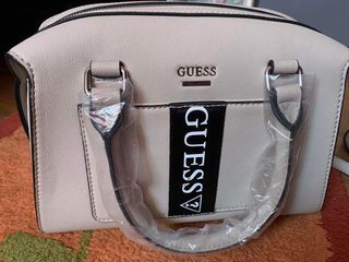 Original Guess bag multi use (can be sling or hand bag) color: Beige imported from canada