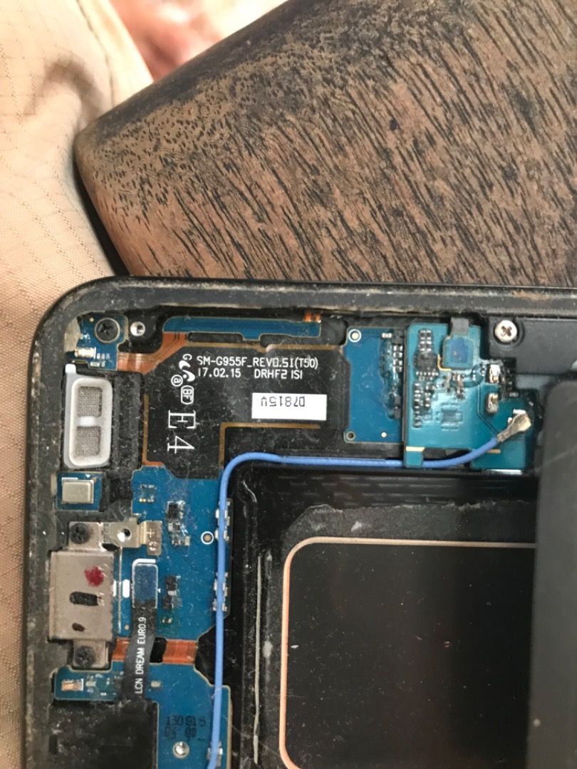 Samsung S8+ motherboard (Category: Samsung) located in Mandaluyong City. Submitted by azzir04 (Listing ID 1297812144, Image 3). Description: Motherboard - S8+ motherboard only very good condition. .